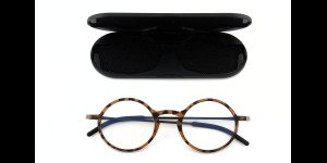 Lunettes de lecture plates mates havane dans un étui magnétique en métal +1.00