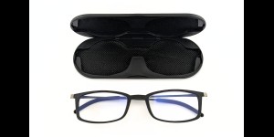 Lunettes de lecture plates mates noir dans un étui magnétique en métal +1,00