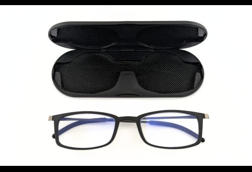 Lunettes de lecture plates mates noir dans un étui magnétique en métal +1,00