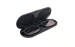 Lunettes de lecture plates mates noir dans un étui magnétique en métal +1,00