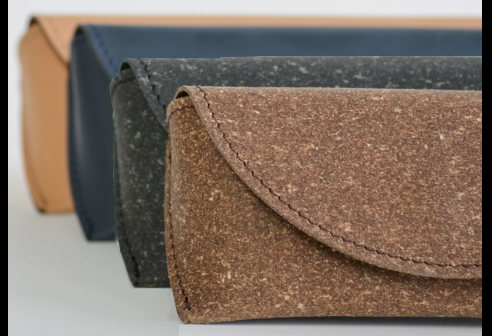 JOHAN assortiment - Étui - Fabriqué à partir de déchets de cuir recyclés et de matériaux de reliure naturels.