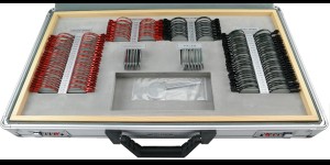 Pasdoos met 159 pasglazen met metalen vattingen